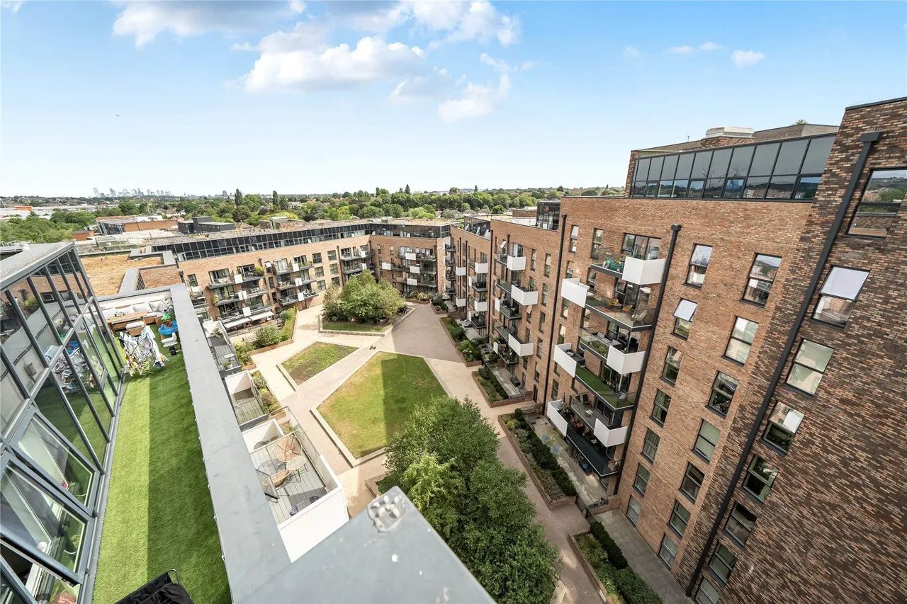 Purbeck Gardens, London, SE26, photo 19