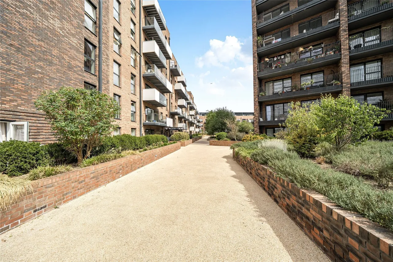 Purbeck Gardens, London, SE26, photo 22
