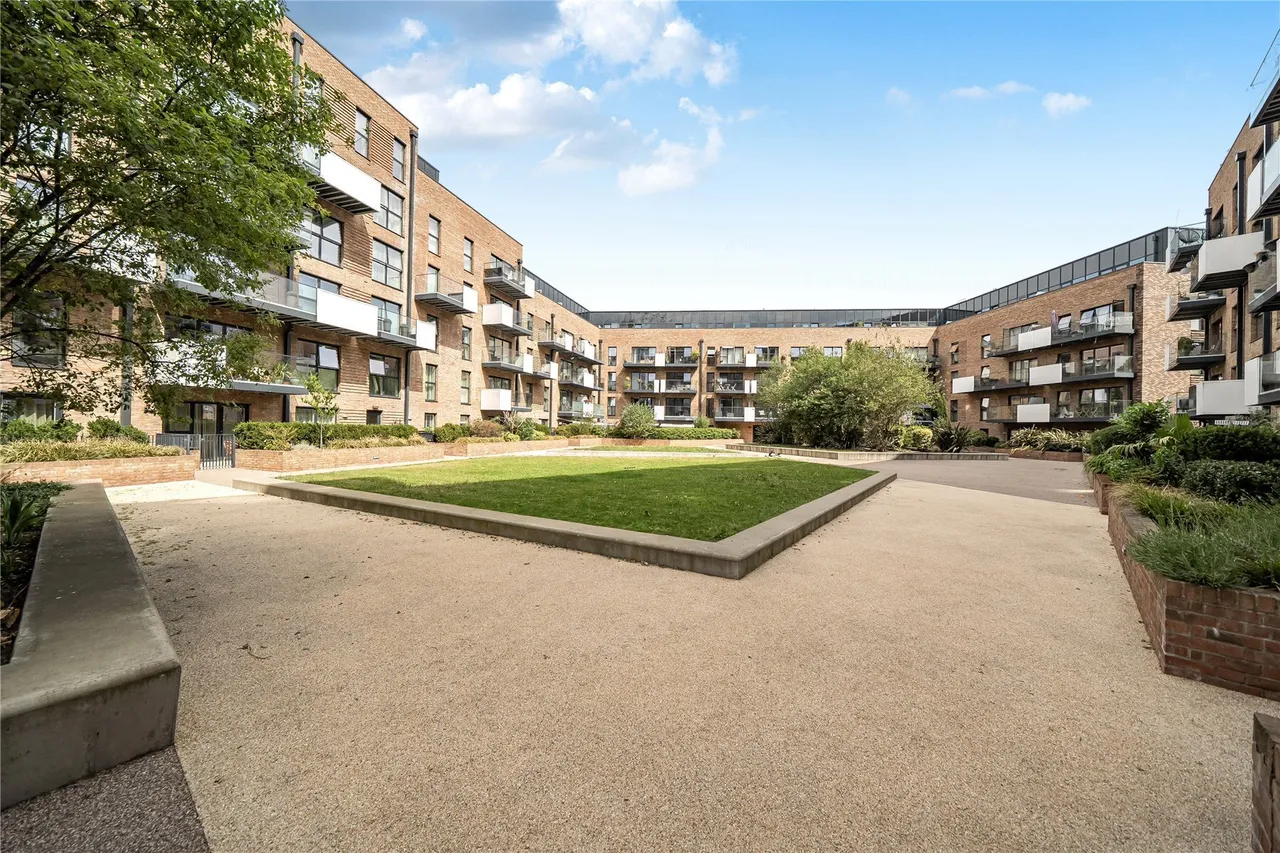 Purbeck Gardens, London, SE26, photo 23