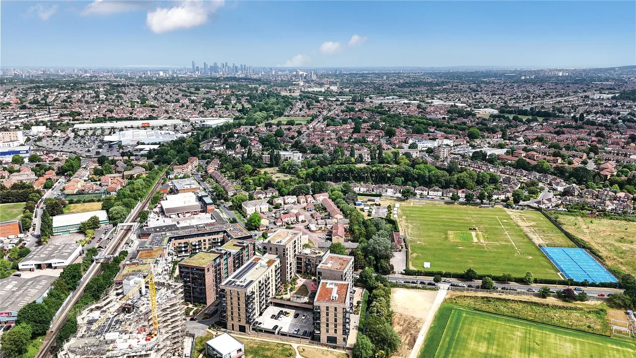 Purbeck Gardens, London, SE26, photo 32
