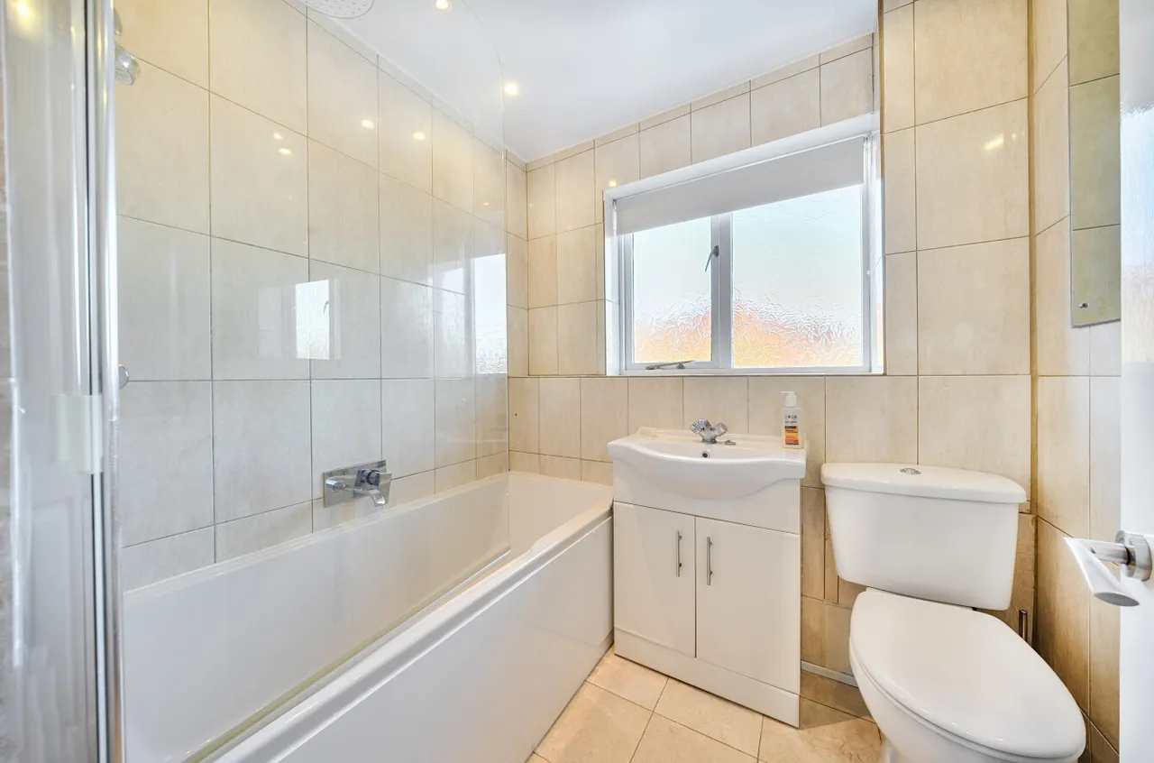 Prunus Close, West End, Woking, Surrey, GU24 9NU, photo 9