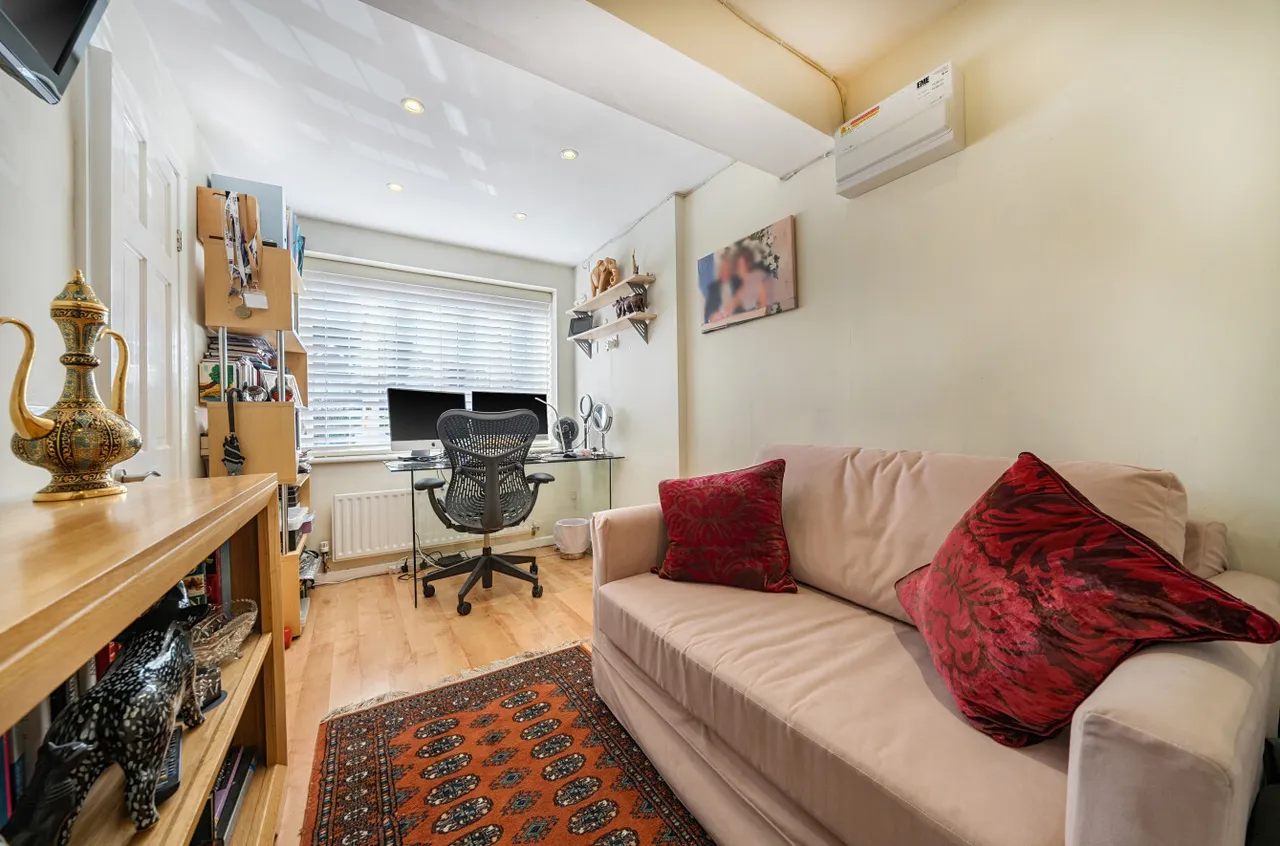 Prunus Close, West End, Woking, Surrey, GU24 9NU, photo 5