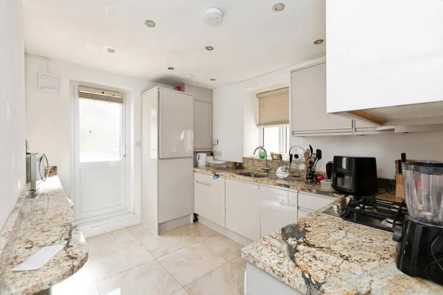 Durham Road, London, E16, photo 10