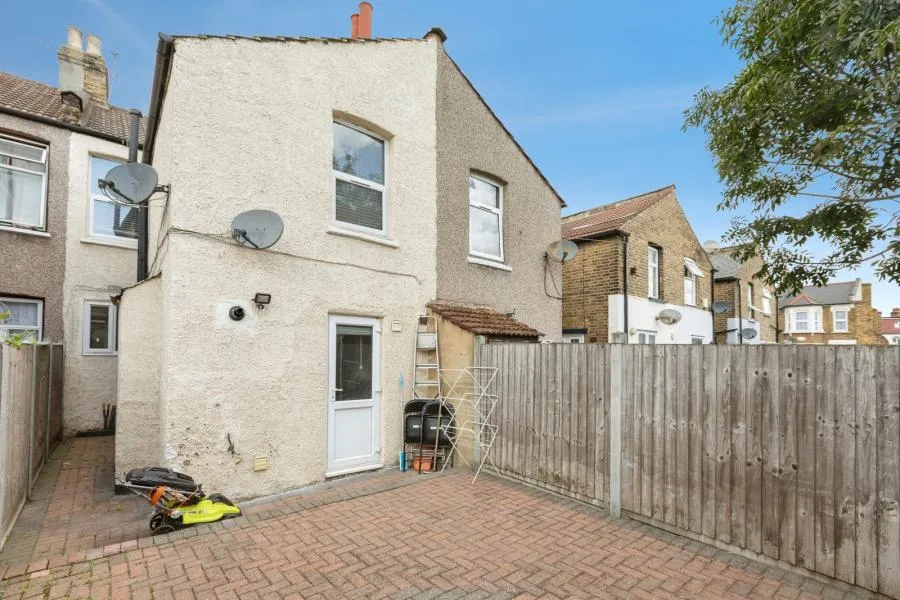 Durham Road, London, E16, photo 11