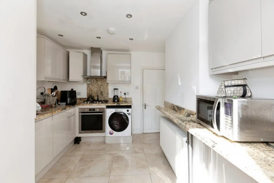 Durham Road, London, E16, photo 4