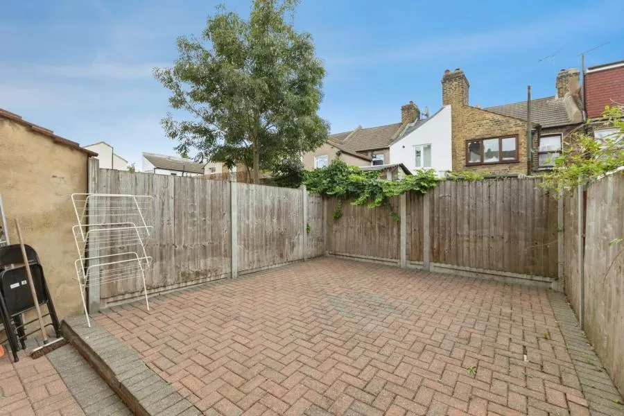Durham Road, London, E16, photo 12