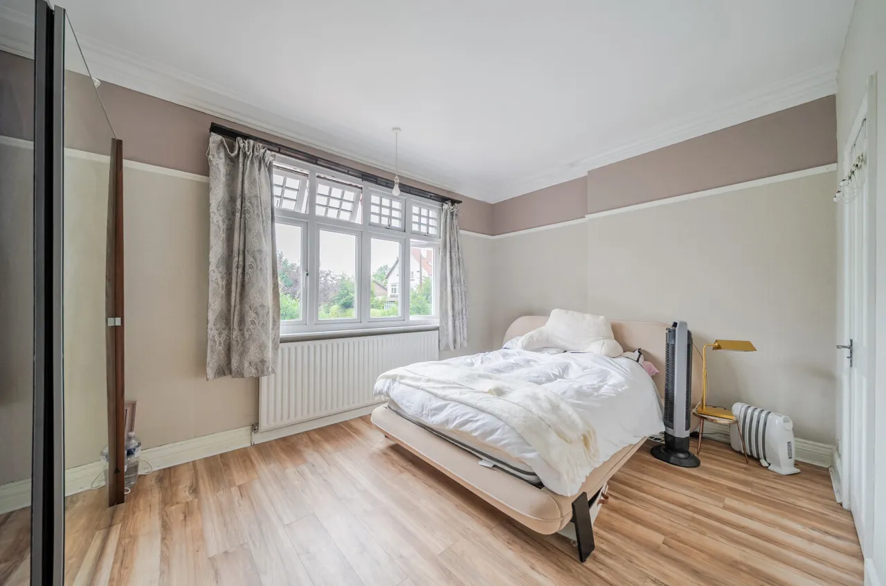 North Parade, West Park, LS16, photo 19