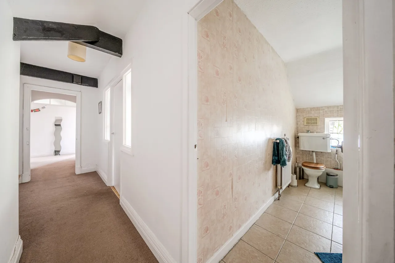 North Parade, West Park, LS16, photo 29