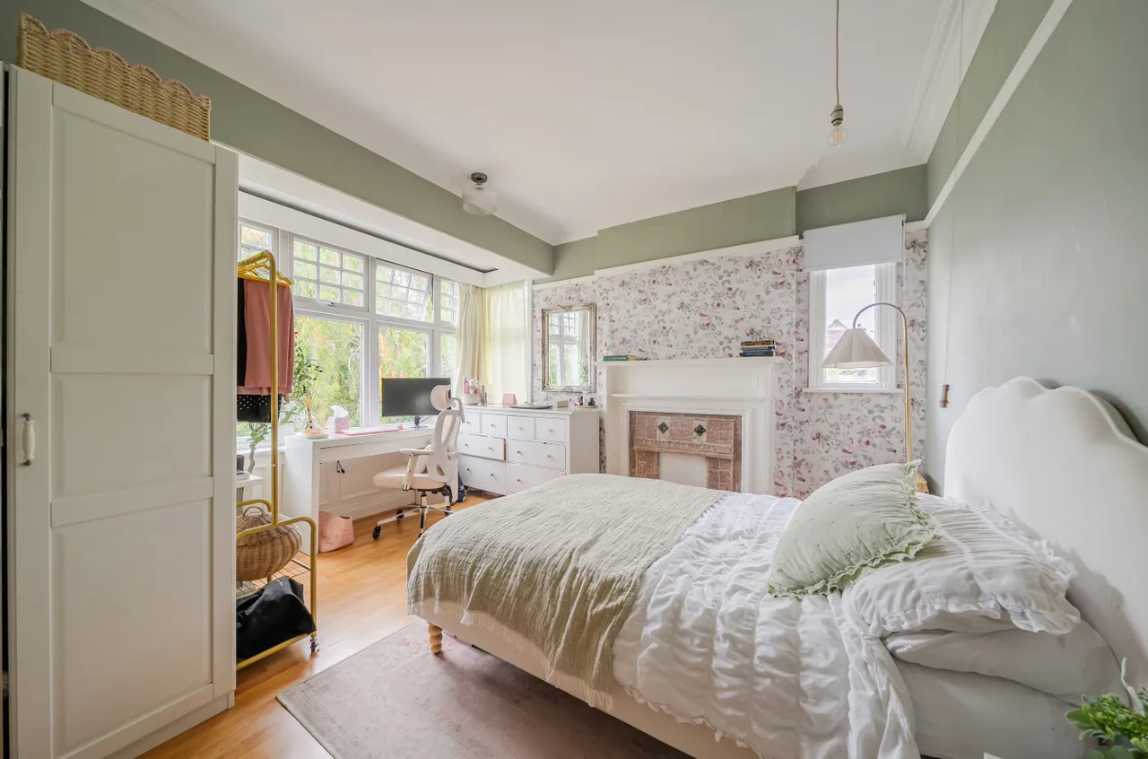North Parade, West Park, LS16, photo 21