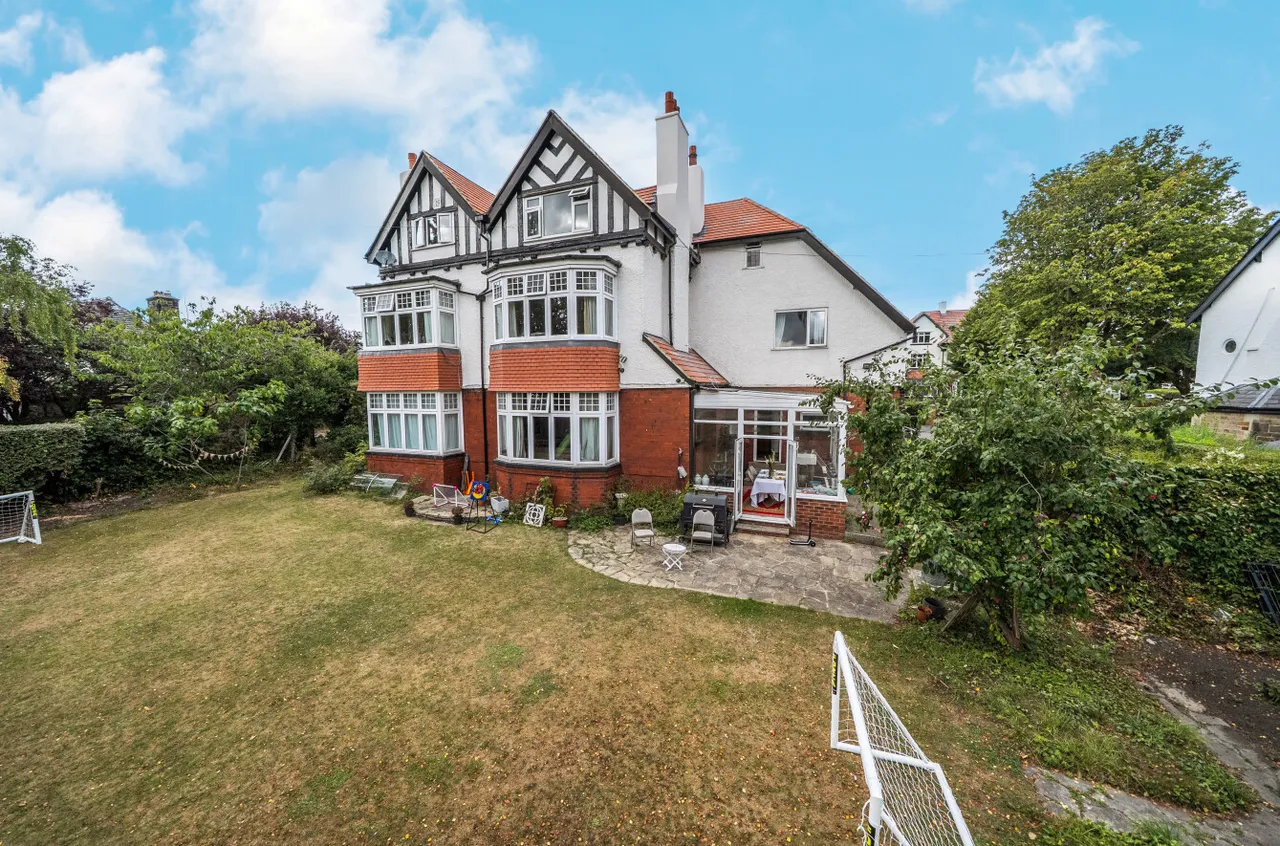 North Parade, West Park, LS16, photo 28