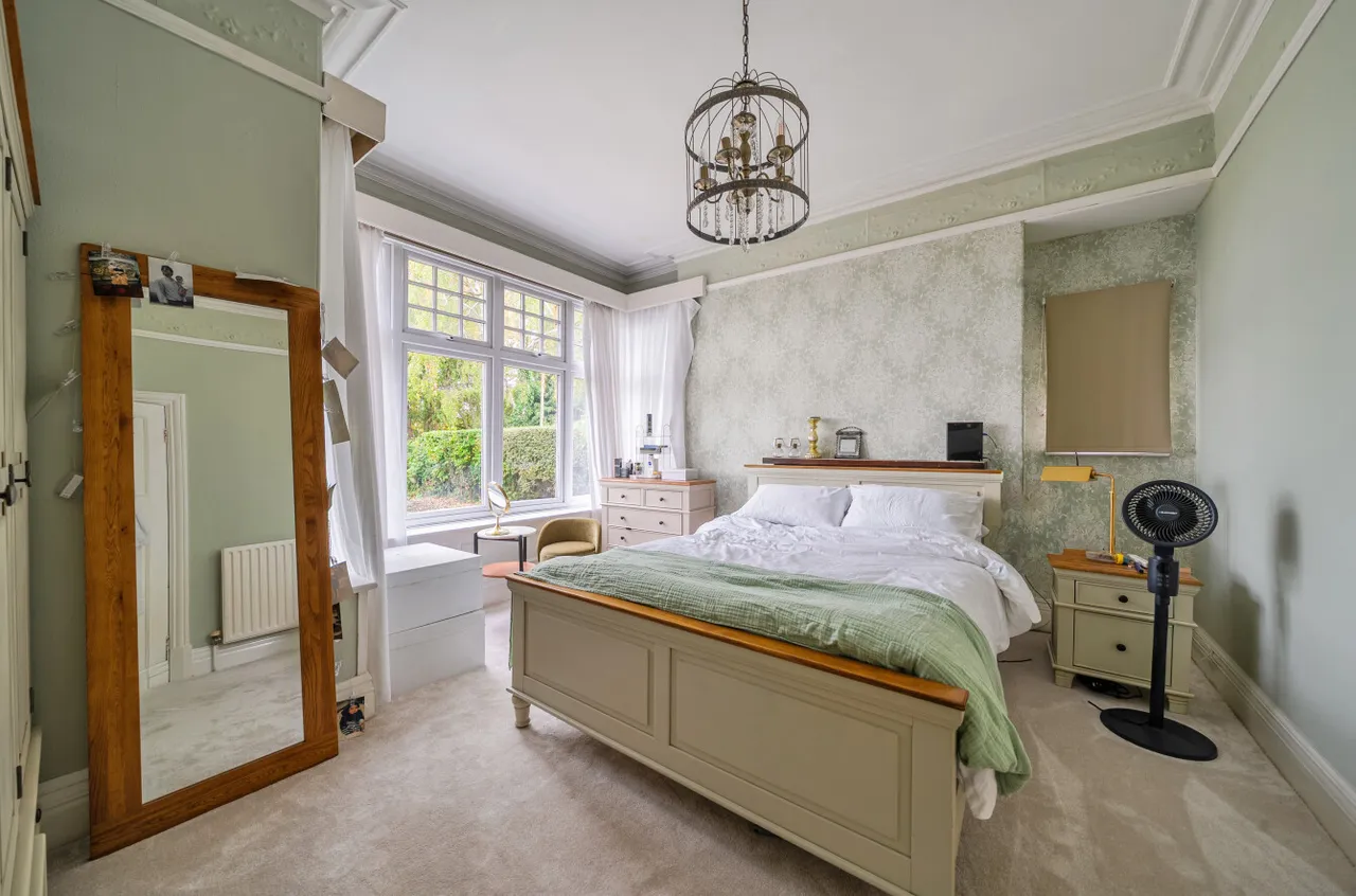 North Parade, West Park, LS16, photo 16