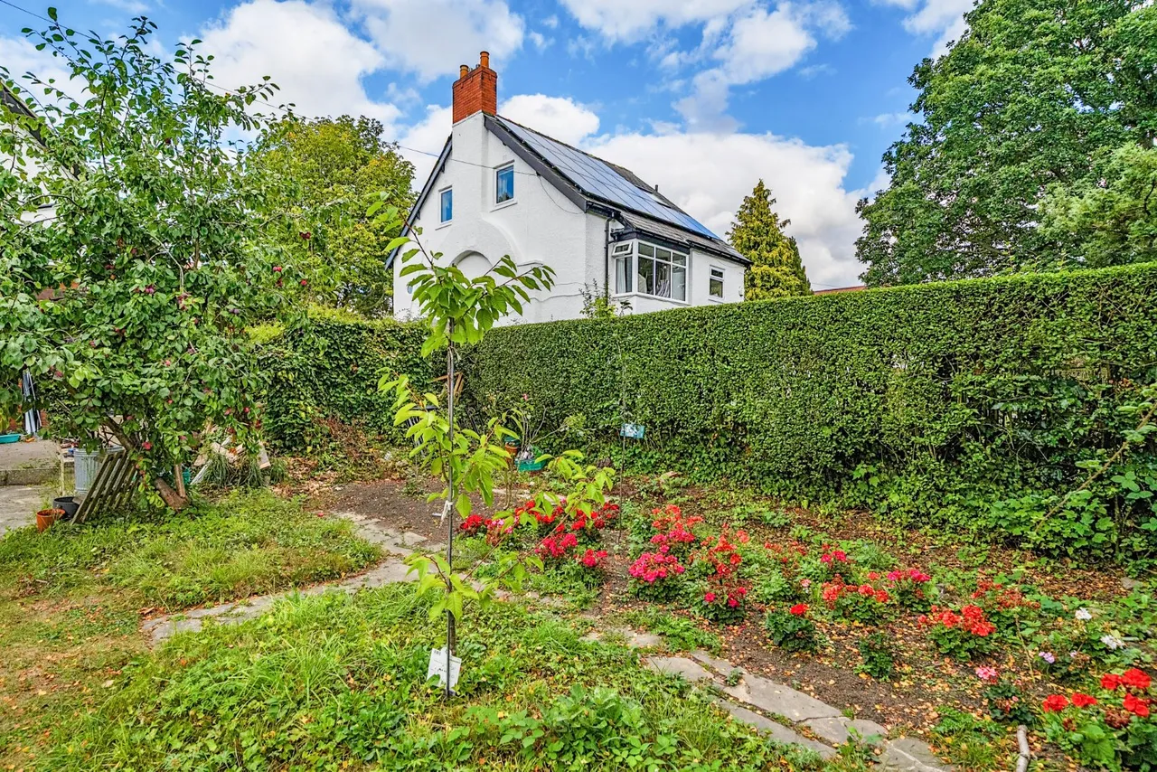 North Parade, West Park, LS16, photo 26