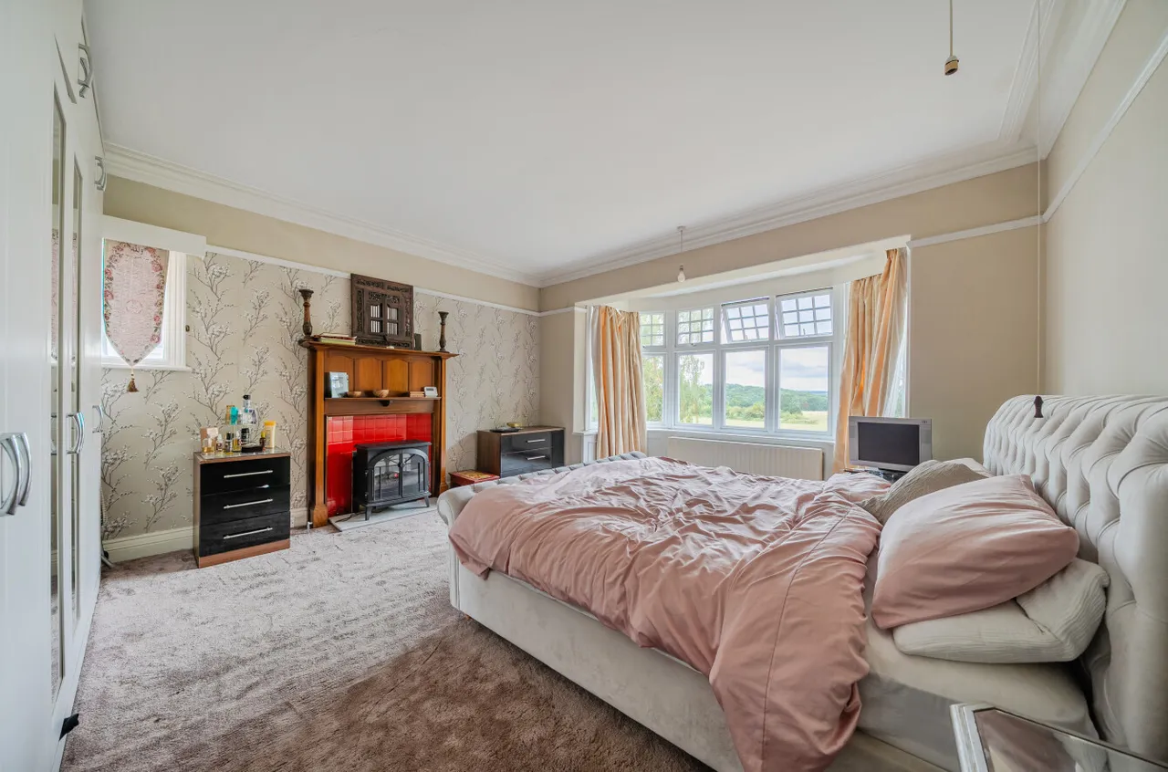 North Parade, West Park, LS16, photo 18