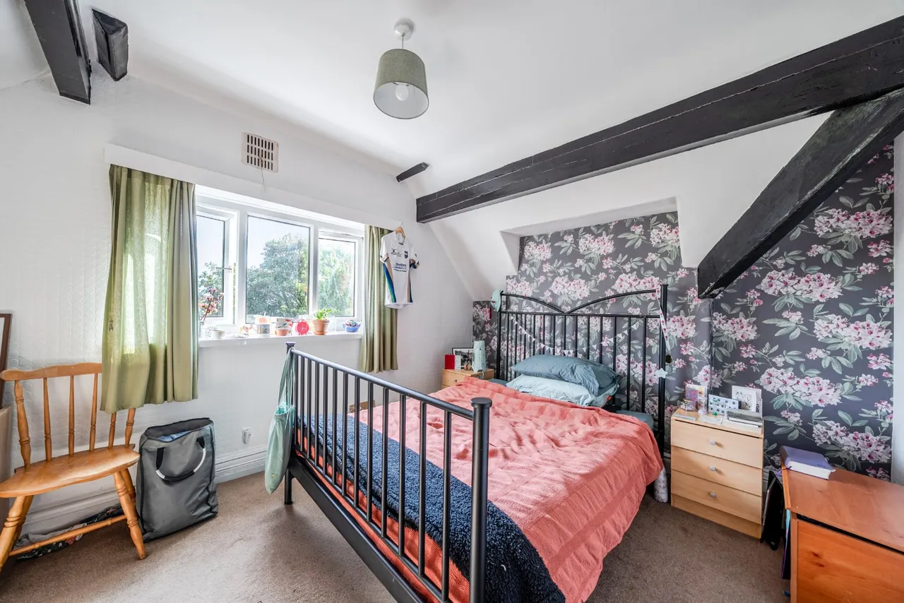 North Parade, West Park, LS16, photo 35