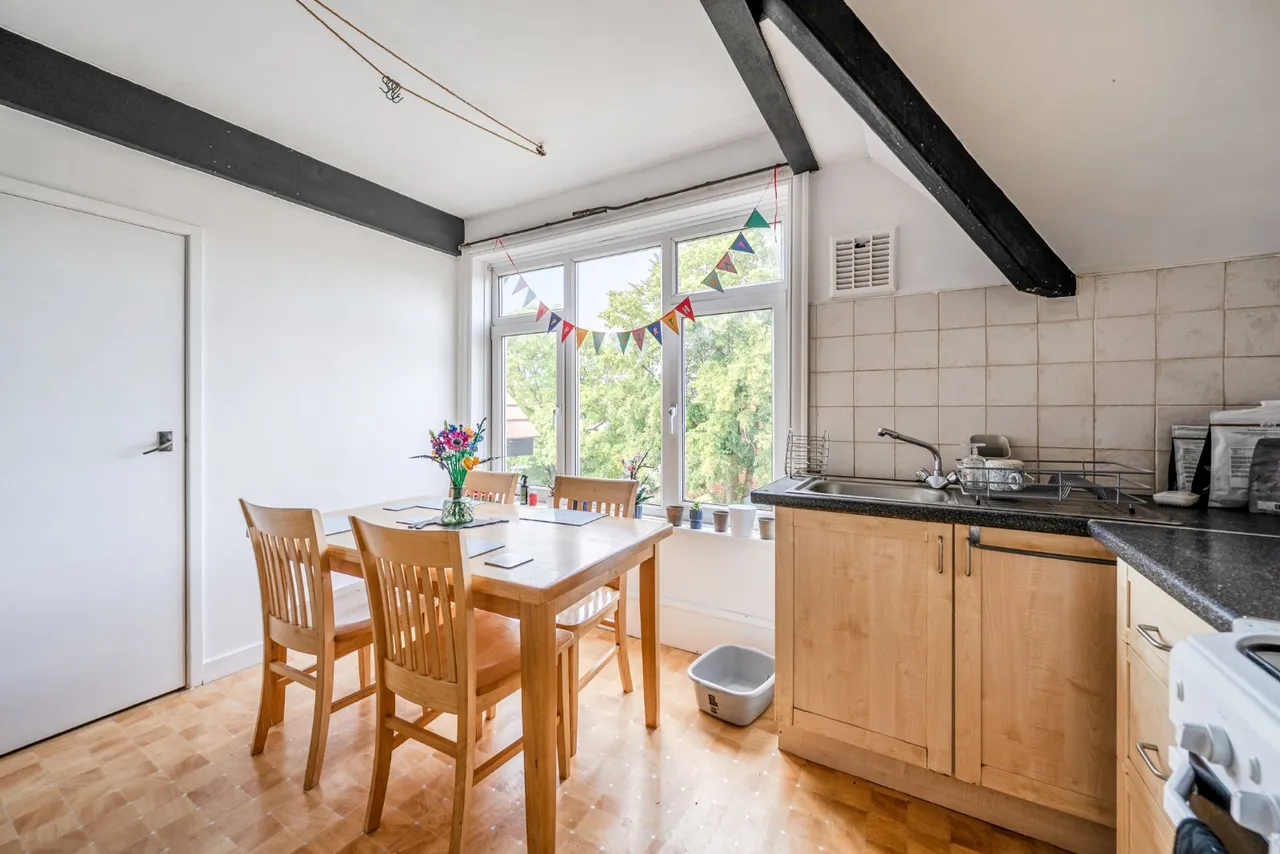 North Parade, West Park, LS16, photo 32