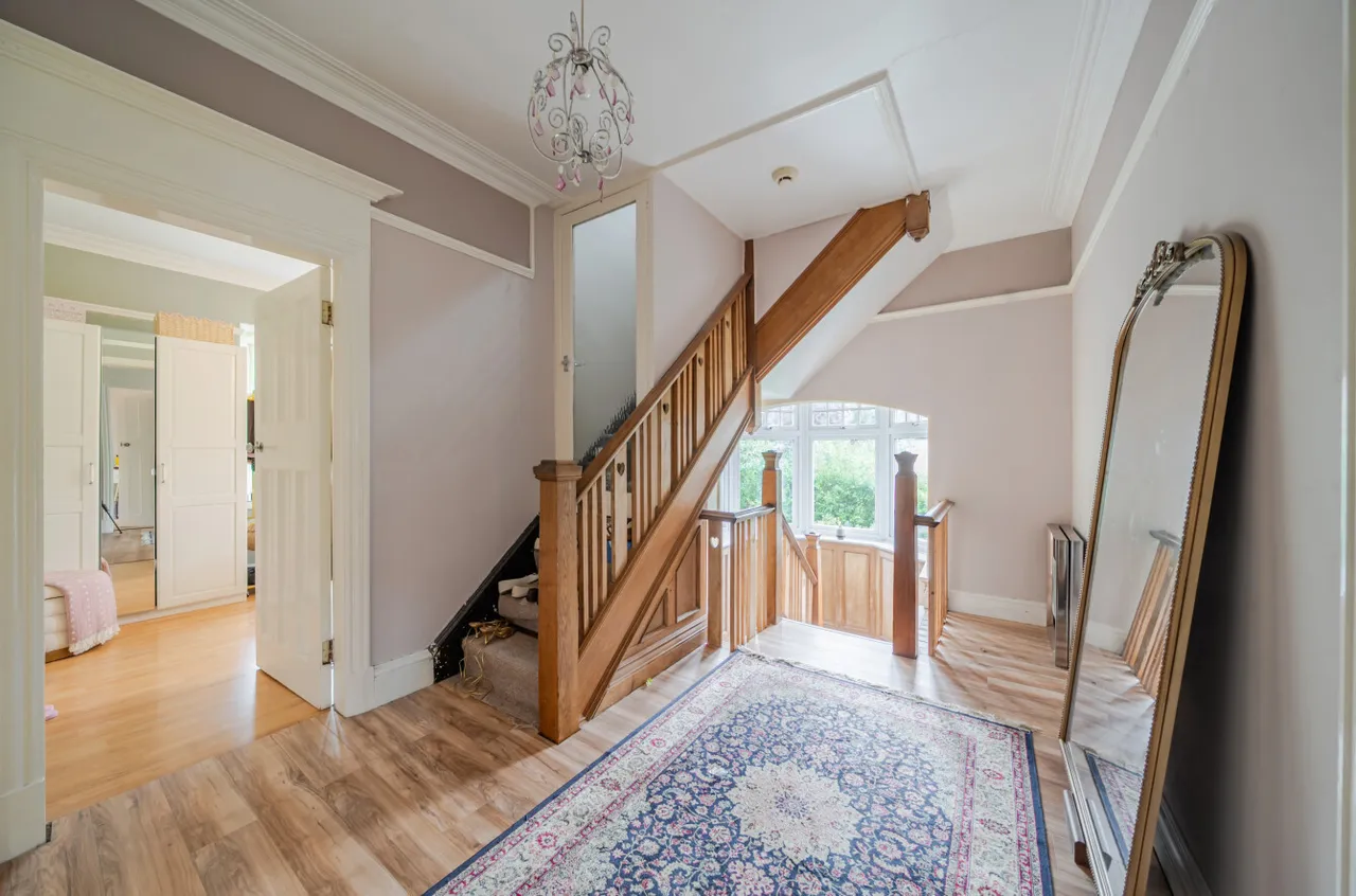North Parade, West Park, LS16, photo 17