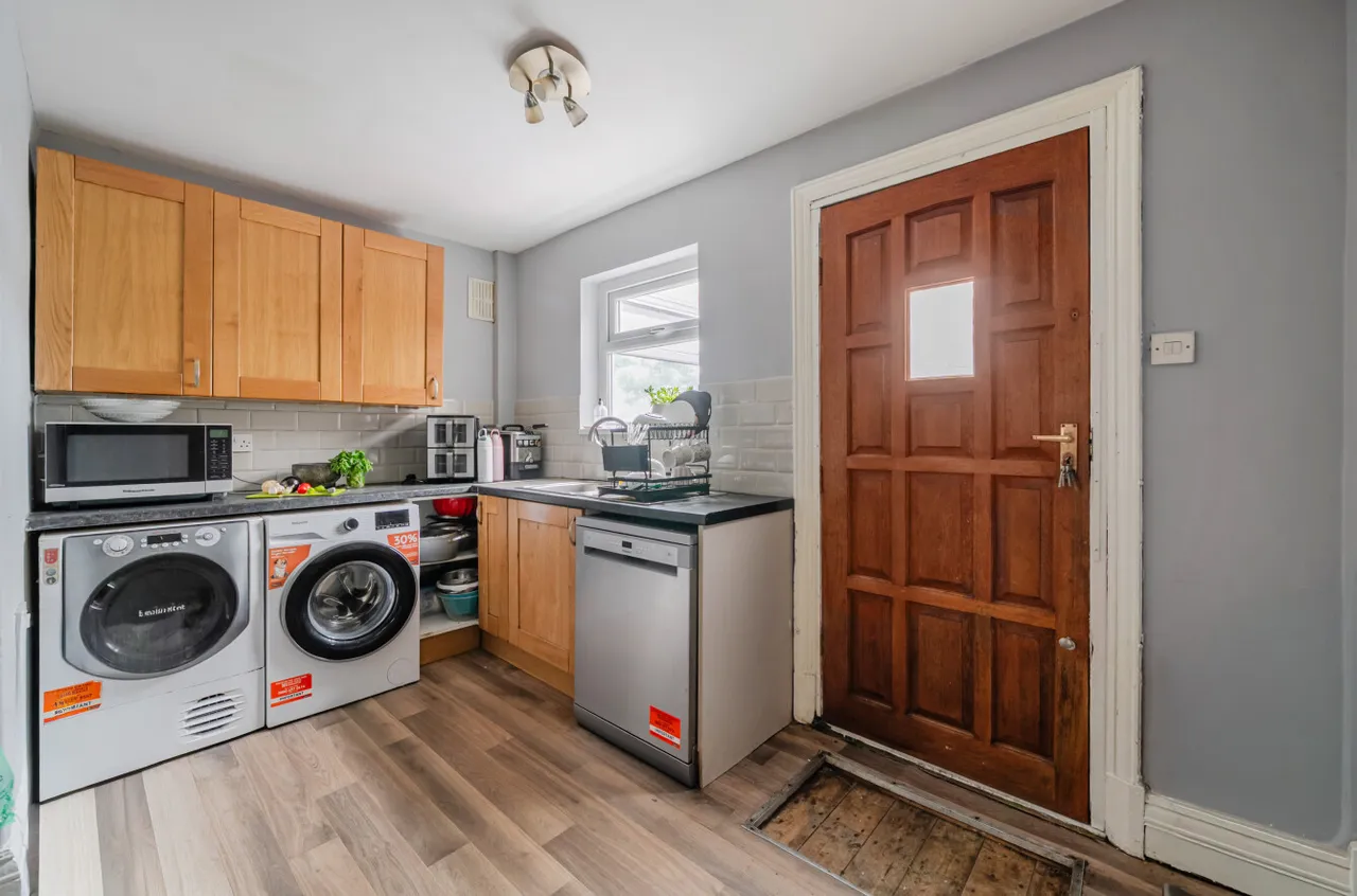 North Parade, West Park, LS16, photo 13