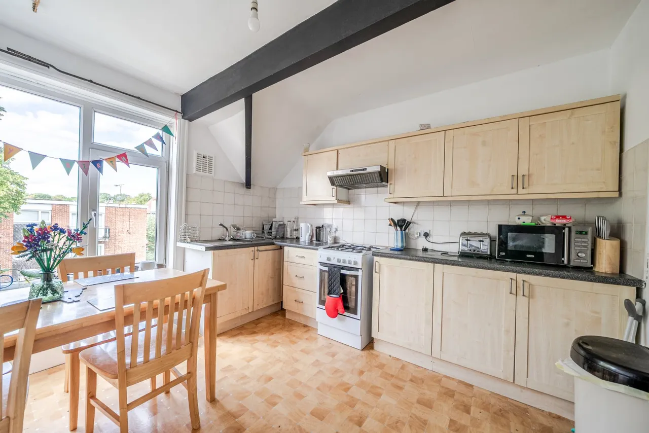 North Parade, West Park, LS16, photo 31