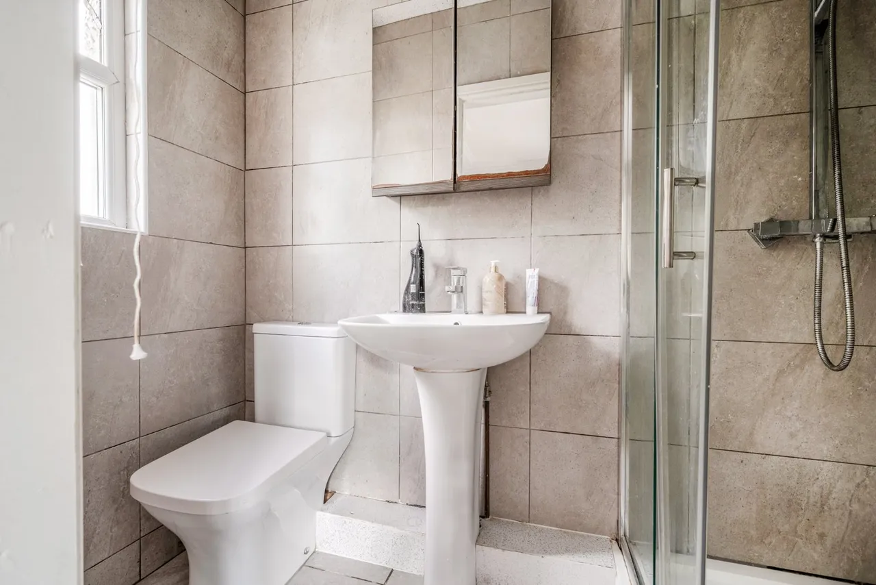 North Parade, West Park, LS16, photo 20