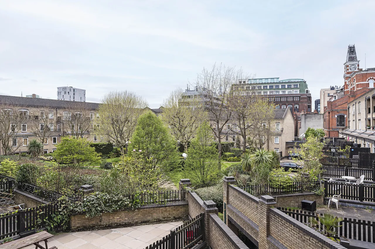 39 Back Church Lane, London, photo 8