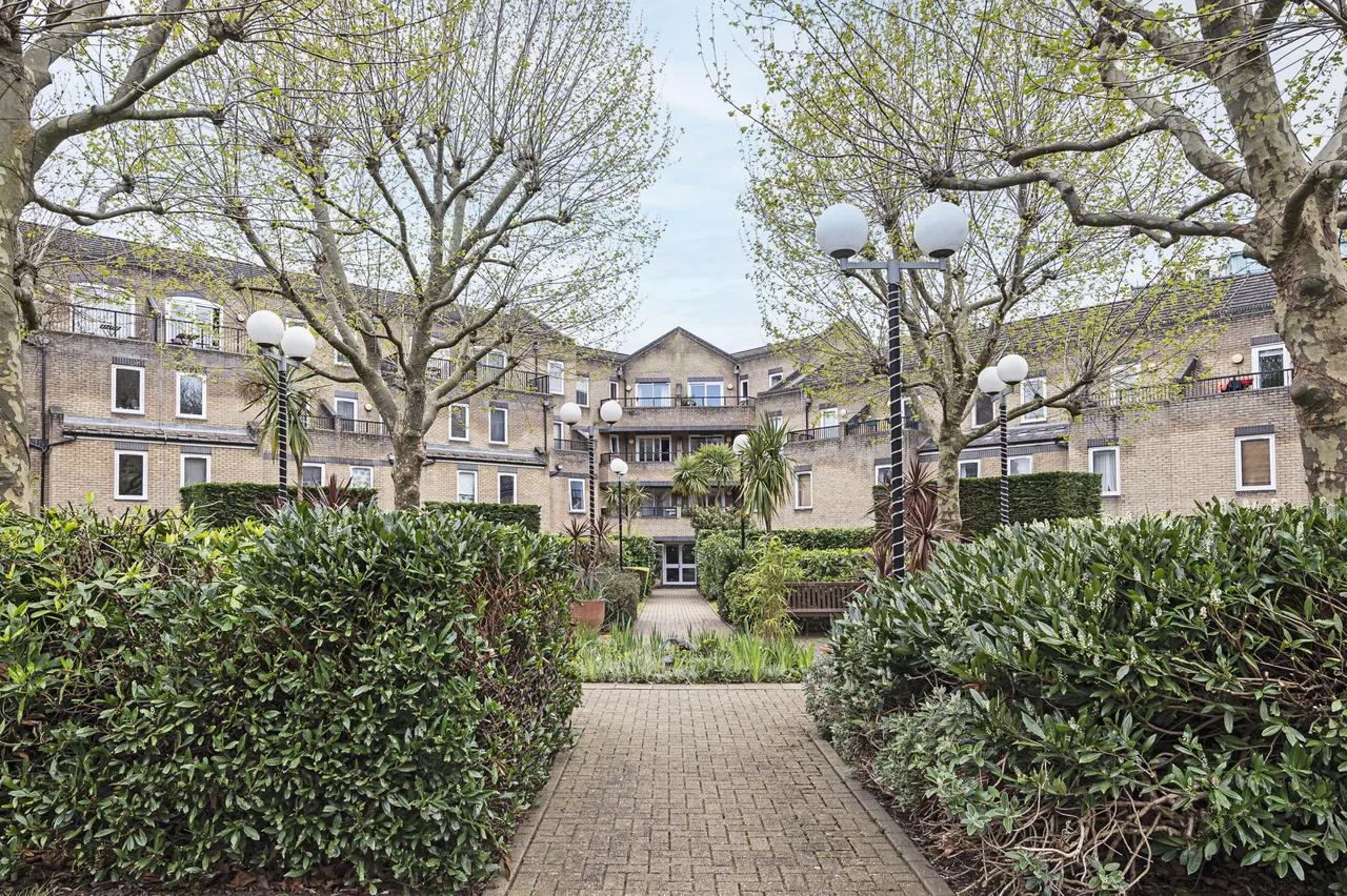 39 Back Church Lane, London, photo 9