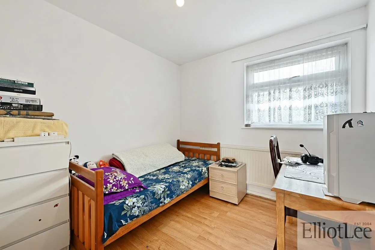 Nigel Close, Northolt, UB5, photo 6