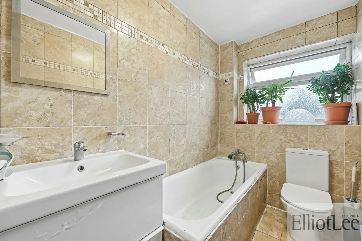 Nigel Close, Northolt, UB5, photo 7