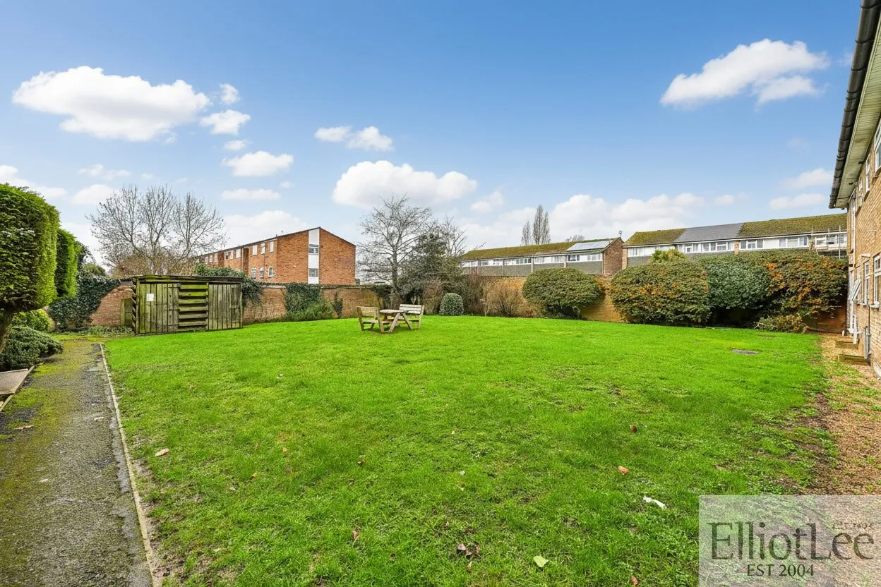 Nigel Close, Northolt, UB5, photo 8