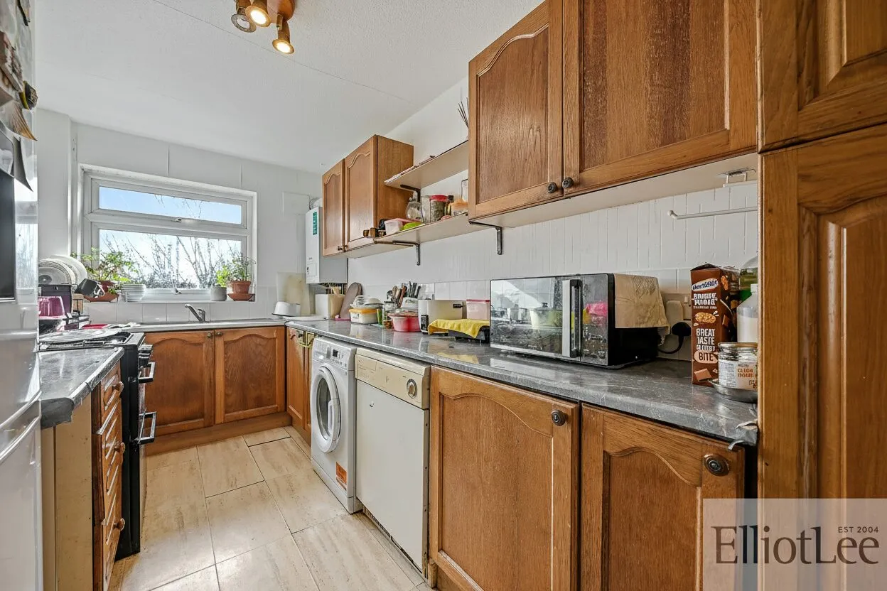Nigel Close, Northolt, UB5, photo 4