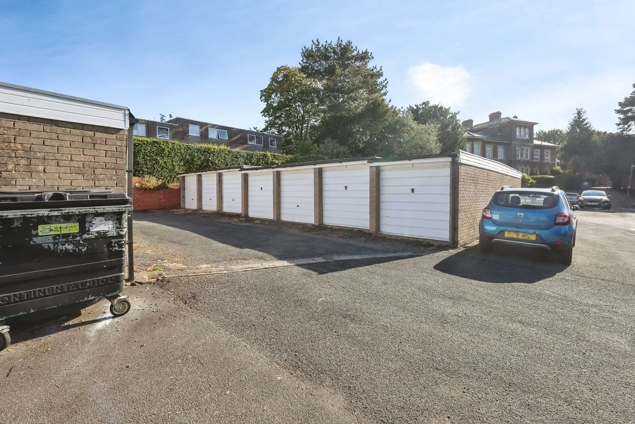 Elmfield Gardens, Worcester, WR5, photo 4