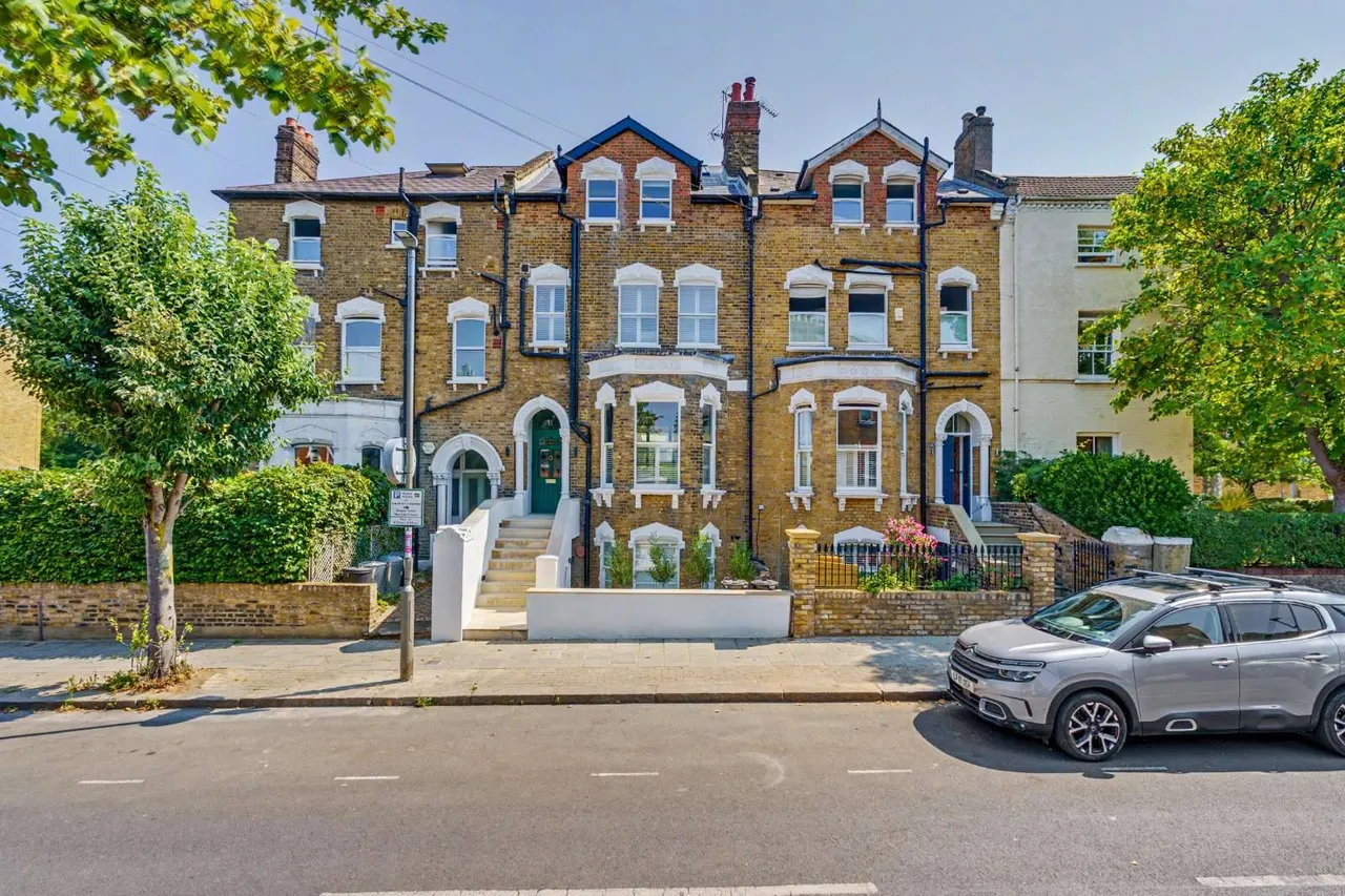 6 bed house for sale — Aspley Road, London, SW18 2DB