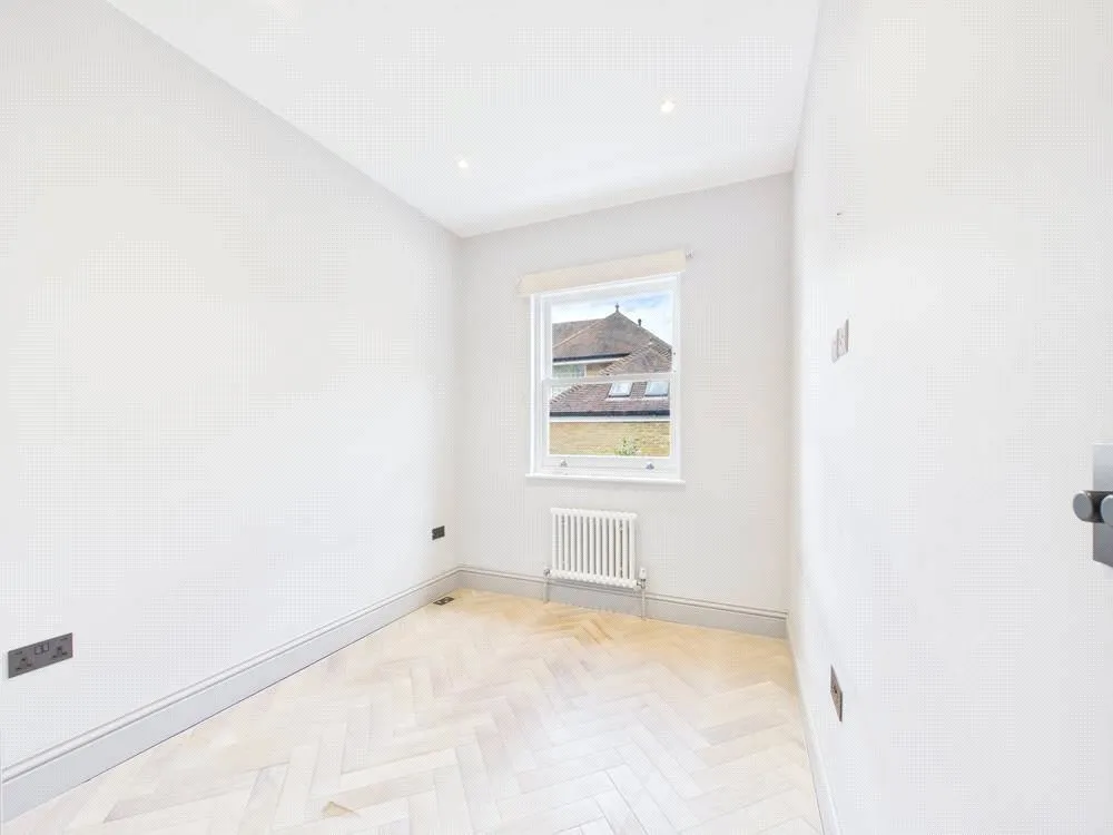 Mortlake High Street, London, SW14, photo 8