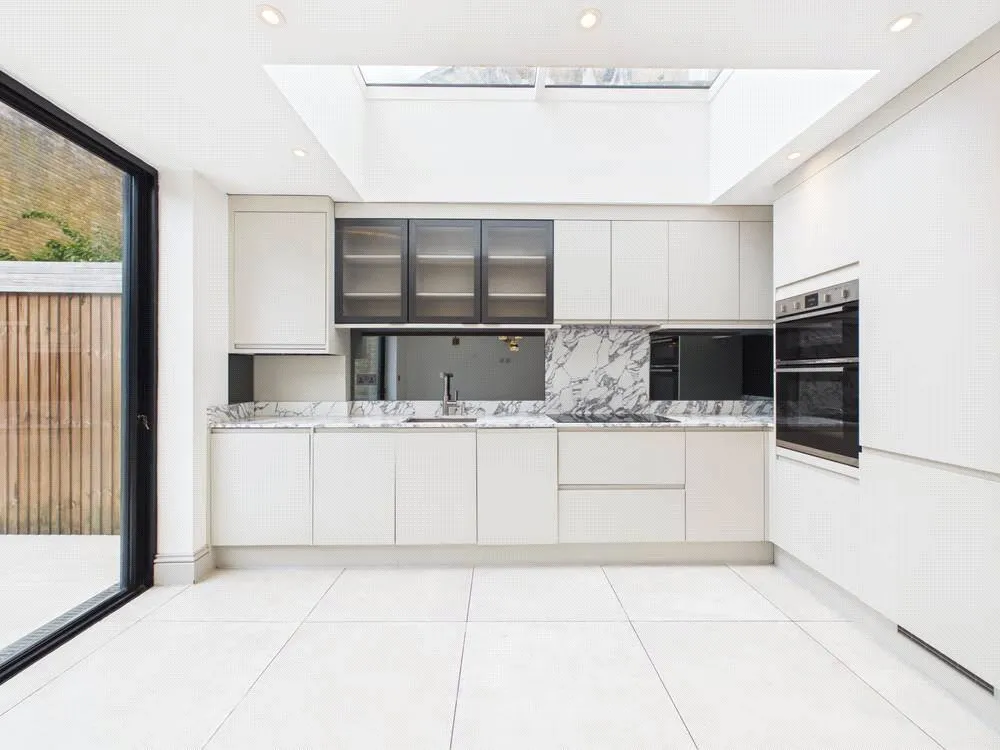 Mortlake High Street, London, SW14, photo 2