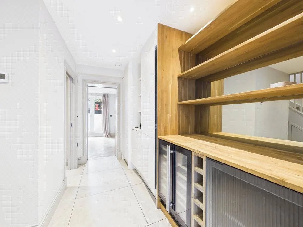 Mortlake High Street, London, SW14, photo 3