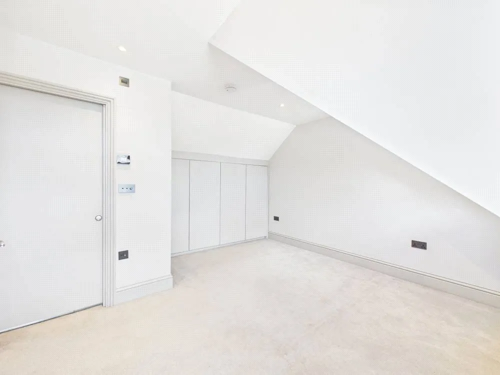 Mortlake High Street, London, SW14, photo 12
