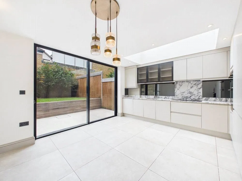 4 bed house to rent, Mortlake High Street, London, SW14
