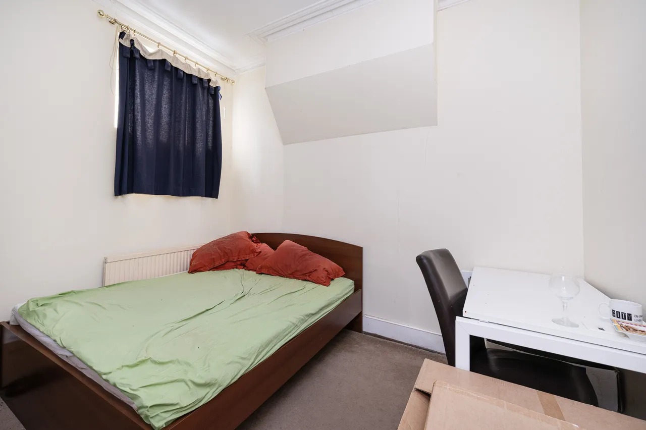 Flat 1, 28 Princess May Road, London, photo 3