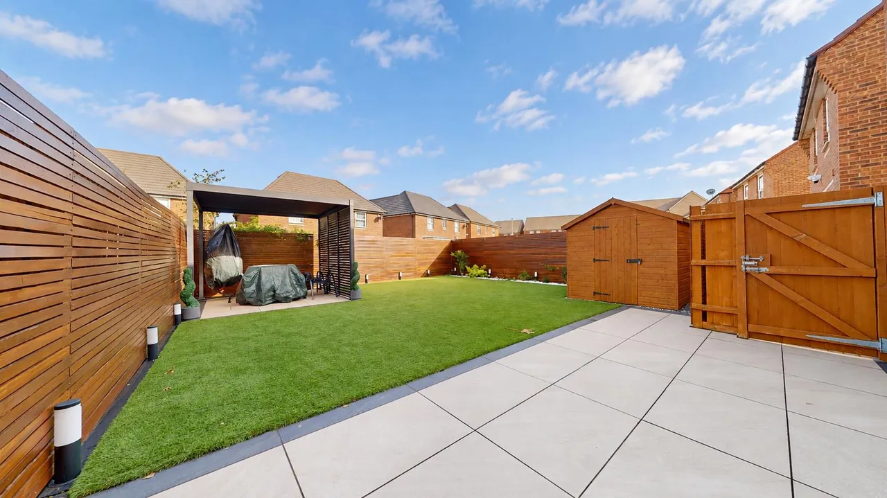 Cranwell Crescent, Eaton Leys, photo 2