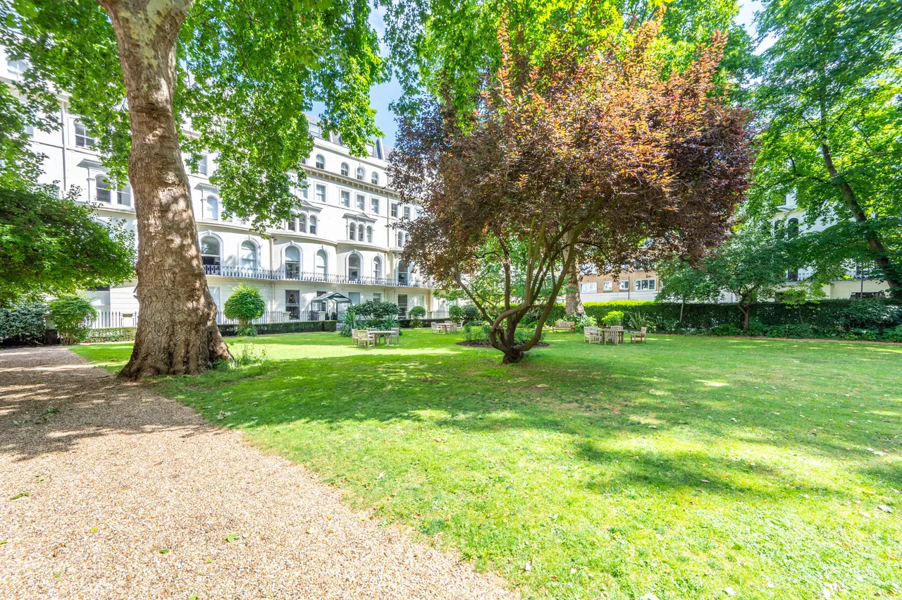 3 Garden House, 86-92 Kensington Gardens Square, London, photo 3