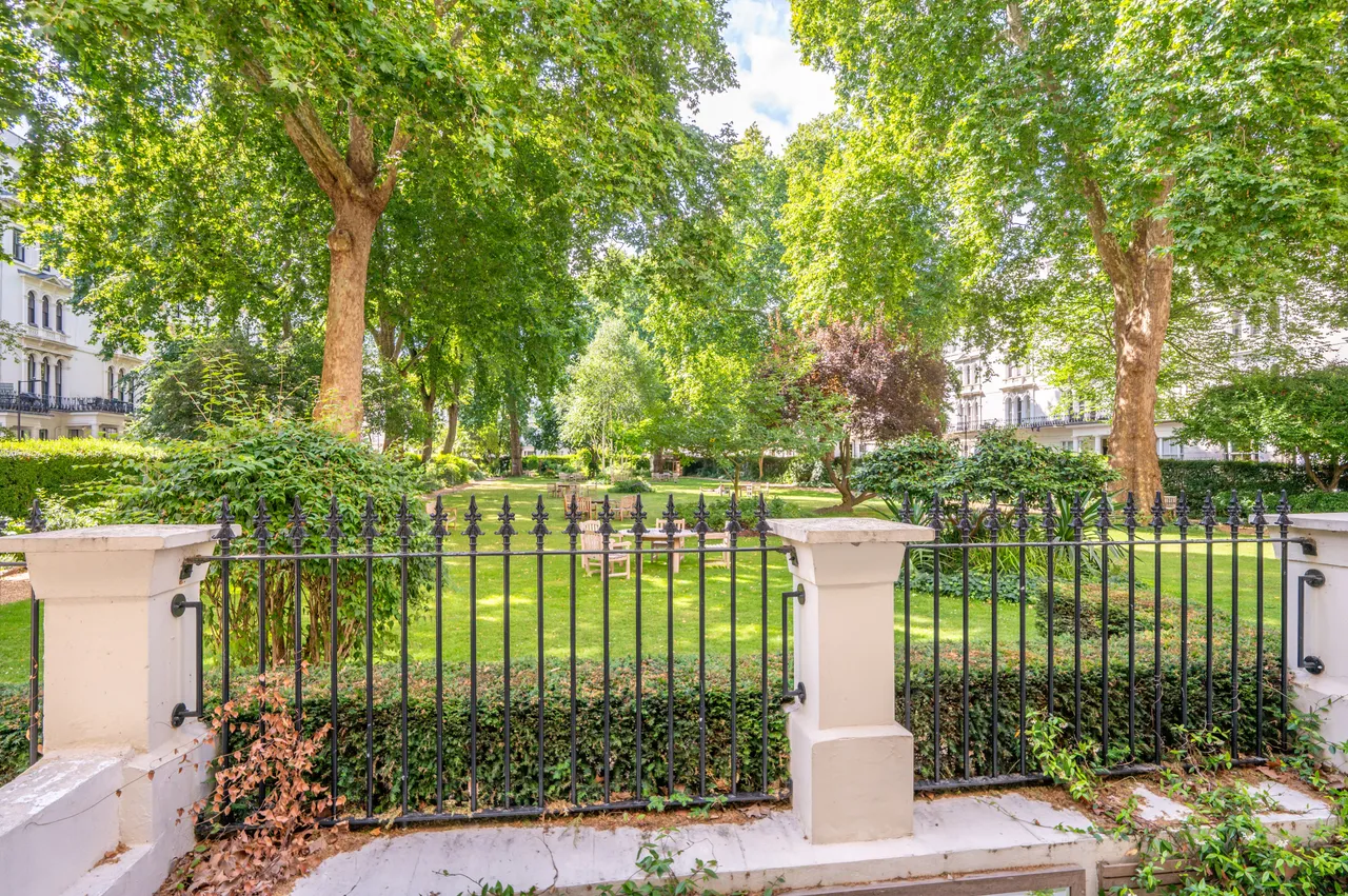 3 Garden House, 86-92 Kensington Gardens Square, London, photo 10