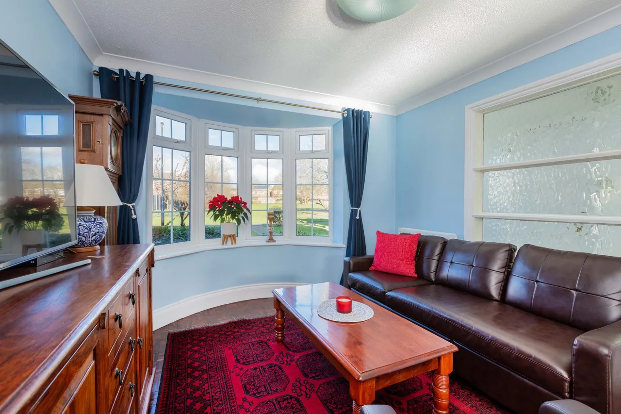 Dorchester Close, Cranbrook Drive, Maidenhead, Berkshire, photo 5