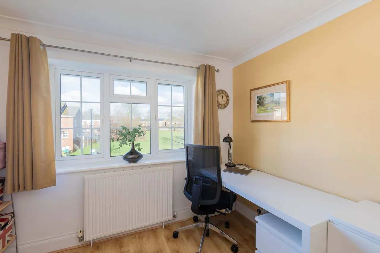 Dorchester Close, Cranbrook Drive, Maidenhead, Berkshire, photo 12