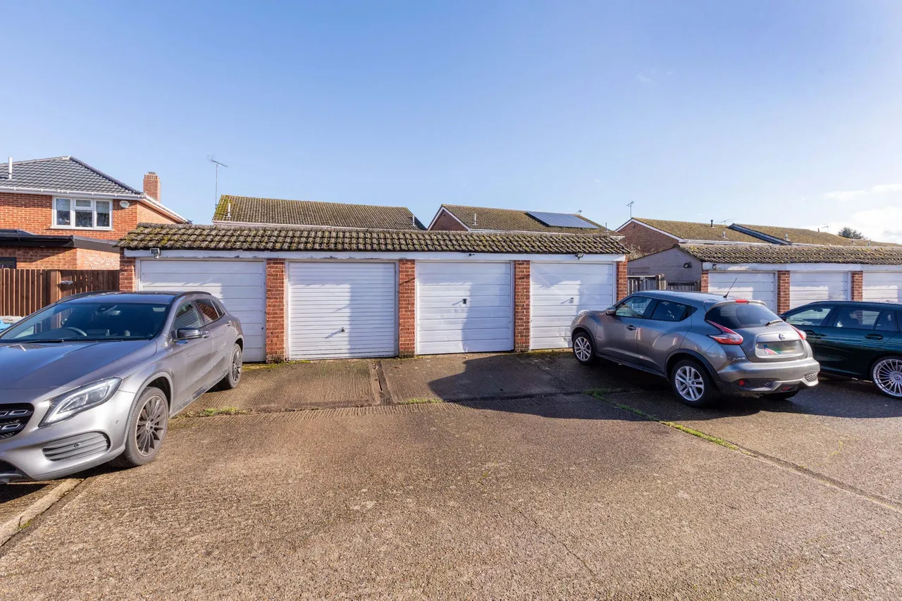 Dorchester Close, Cranbrook Drive, Maidenhead, Berkshire, photo 18
