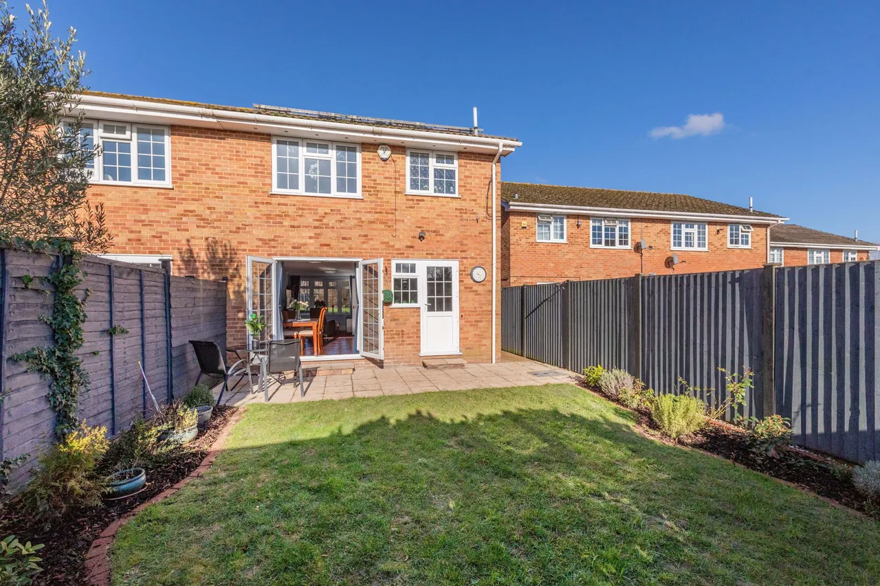 Dorchester Close, Cranbrook Drive, Maidenhead, Berkshire, photo 3