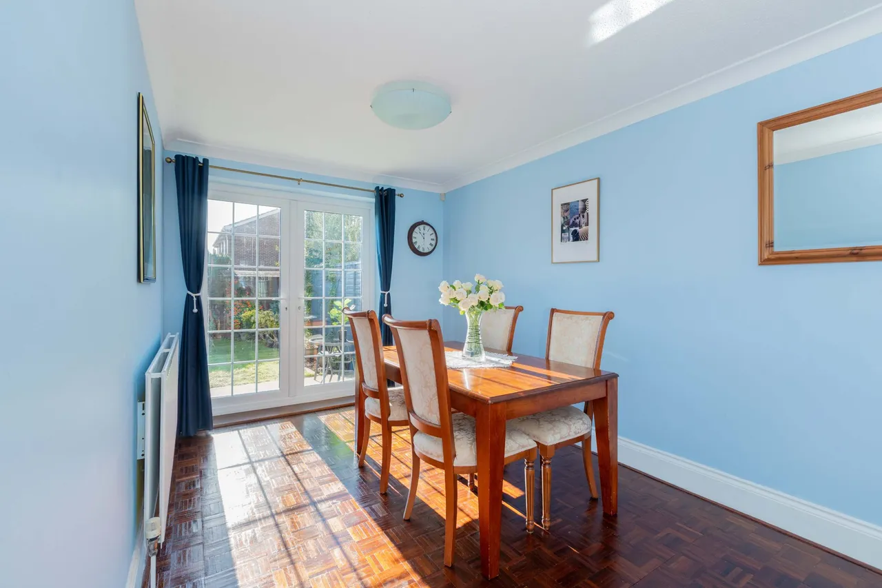 Dorchester Close, Cranbrook Drive, Maidenhead, Berkshire, photo 8
