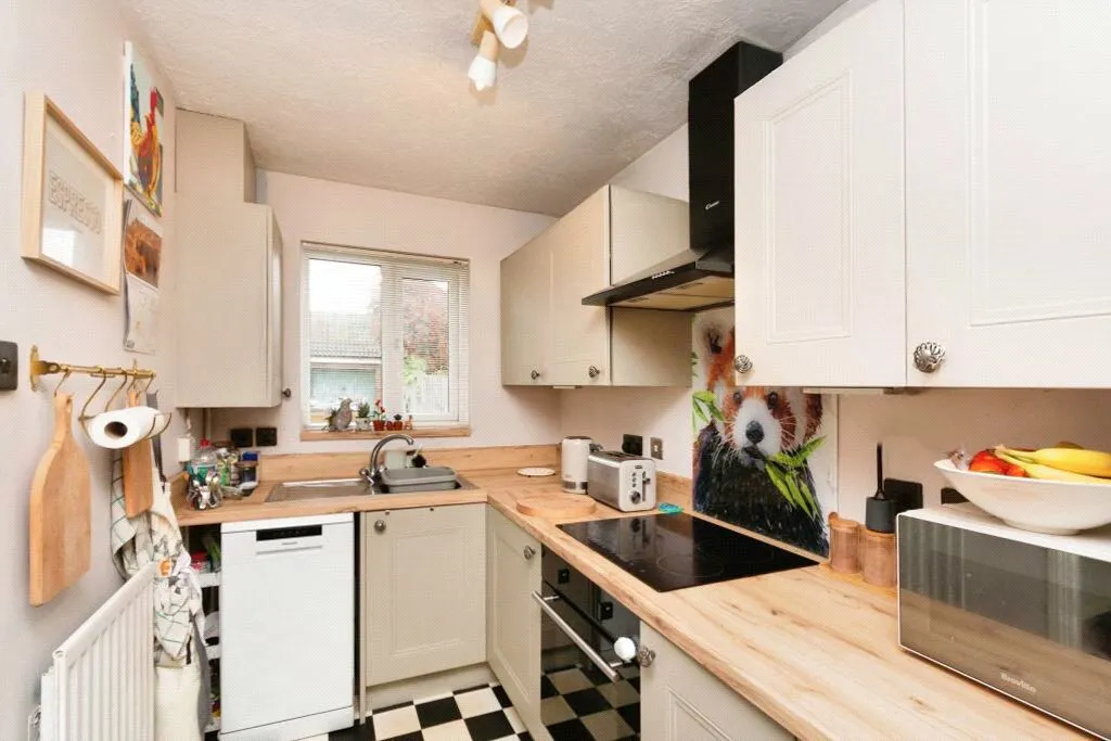 Calton Gardens, Aldershot, Hampshire, GU11 3TB, photo 3