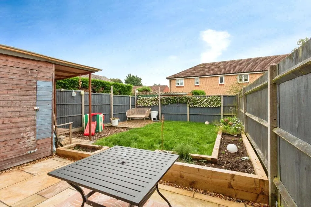 Calton Gardens, Aldershot, Hampshire, GU11 3TB, photo 2