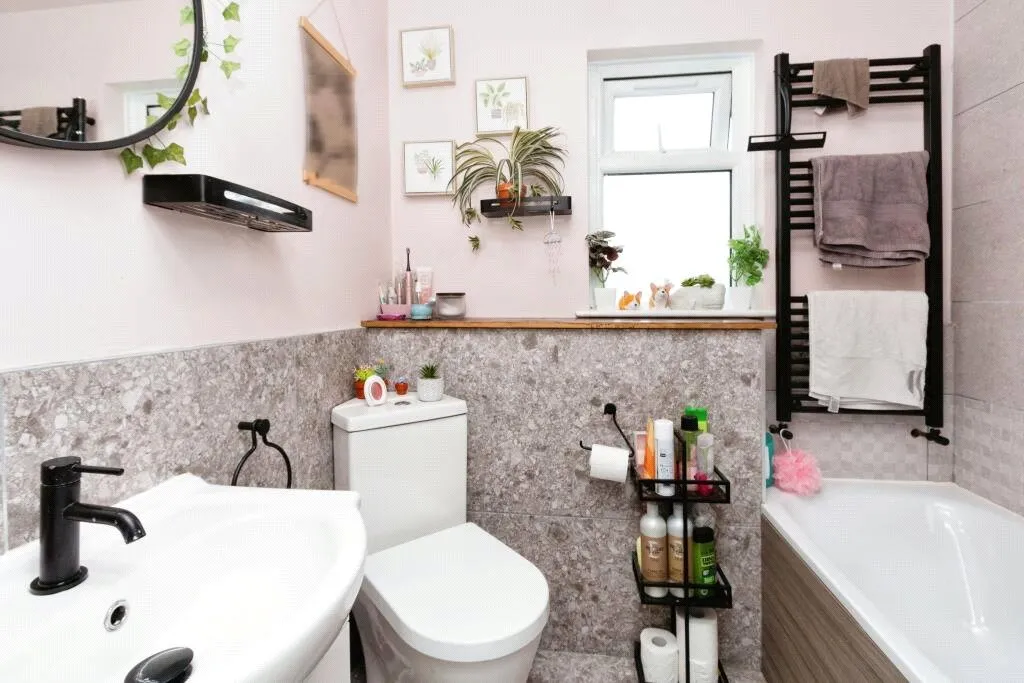 Calton Gardens, Aldershot, Hampshire, GU11 3TB, photo 5
