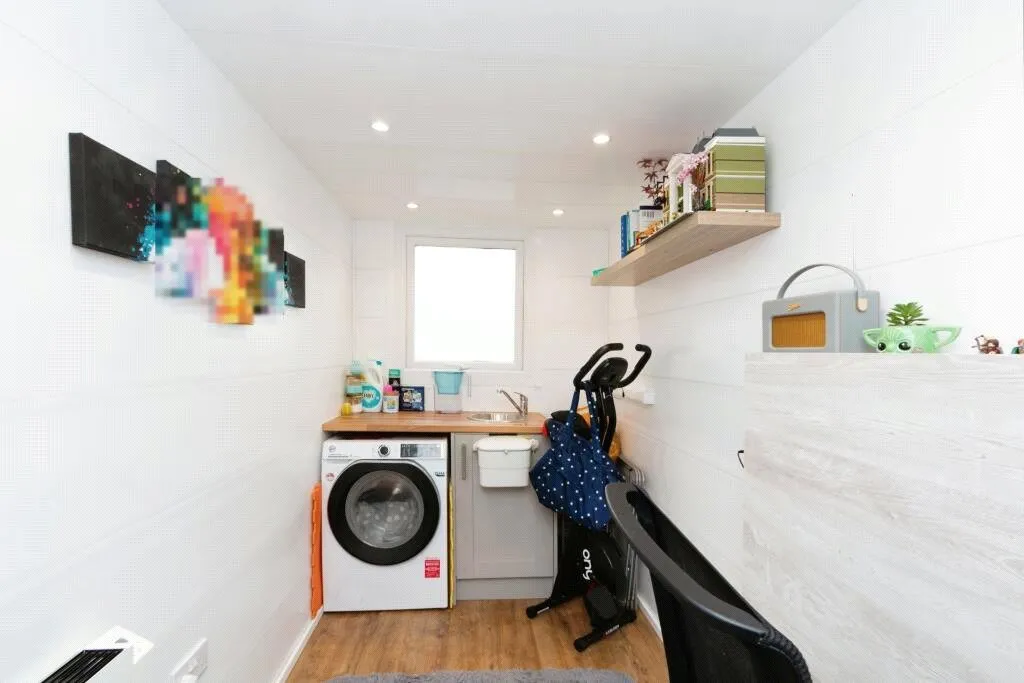Calton Gardens, Aldershot, Hampshire, GU11 3TB, photo 4