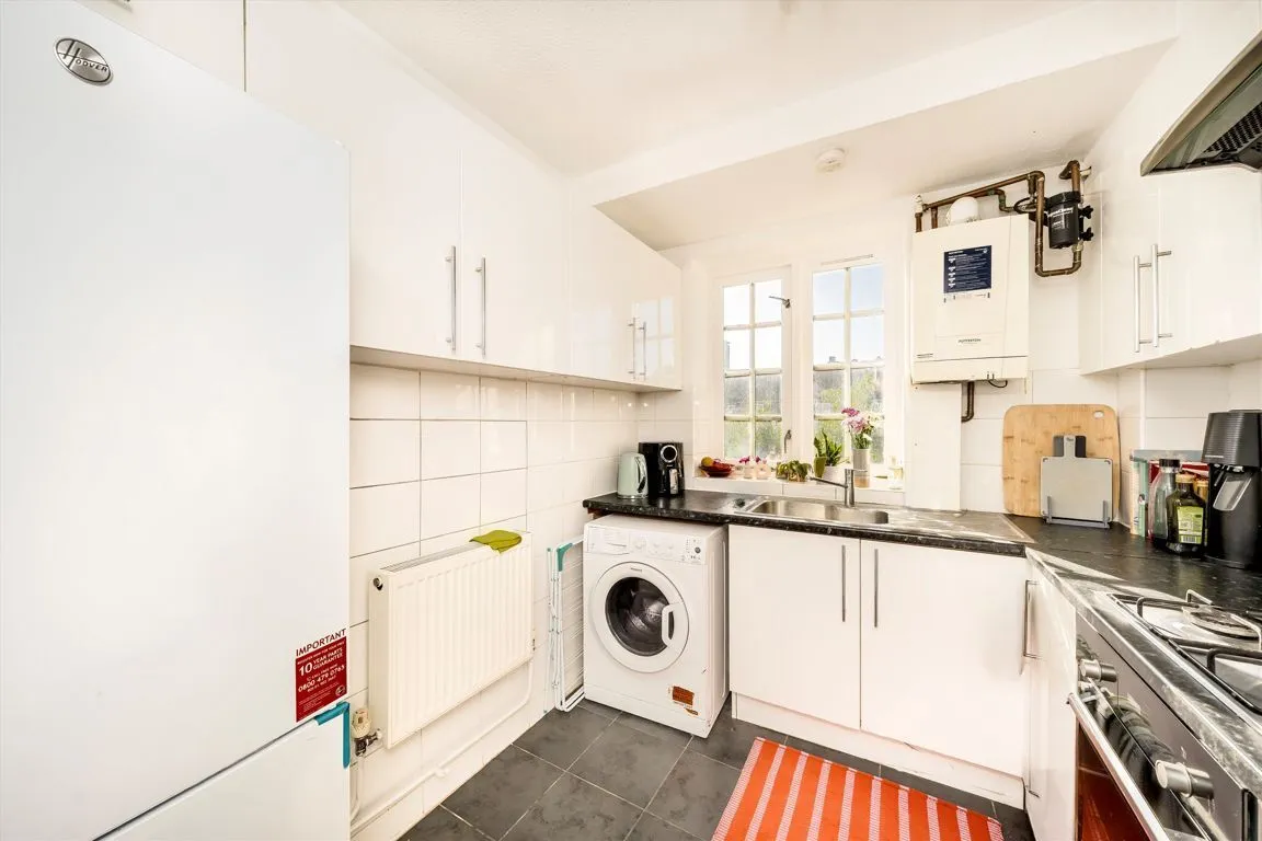 Frogmore, SW18, photo 3